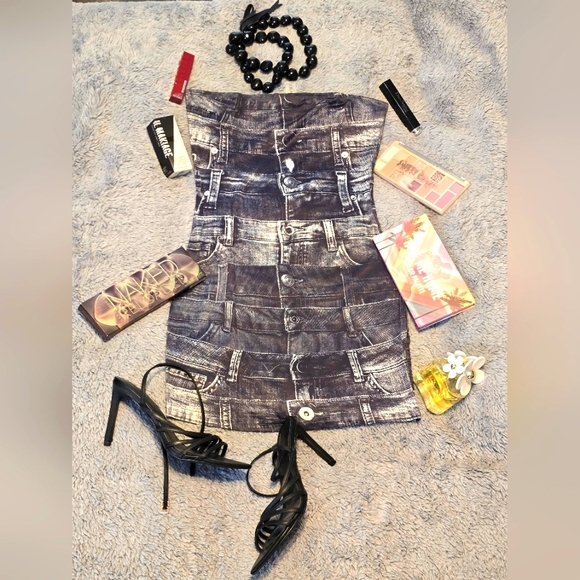 Beautiful expandable/stretch denim look dress size Medium - Picture 3 of 6